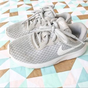 Nike Kids Size 11 Grey and White — EUC